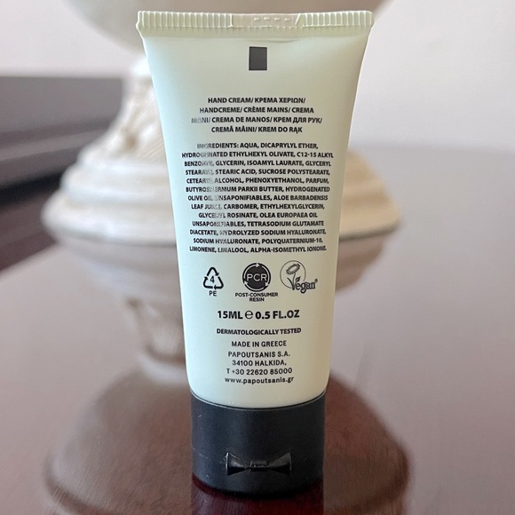 Luxury Sun Cosmetics Kit - Picture 8 of 10